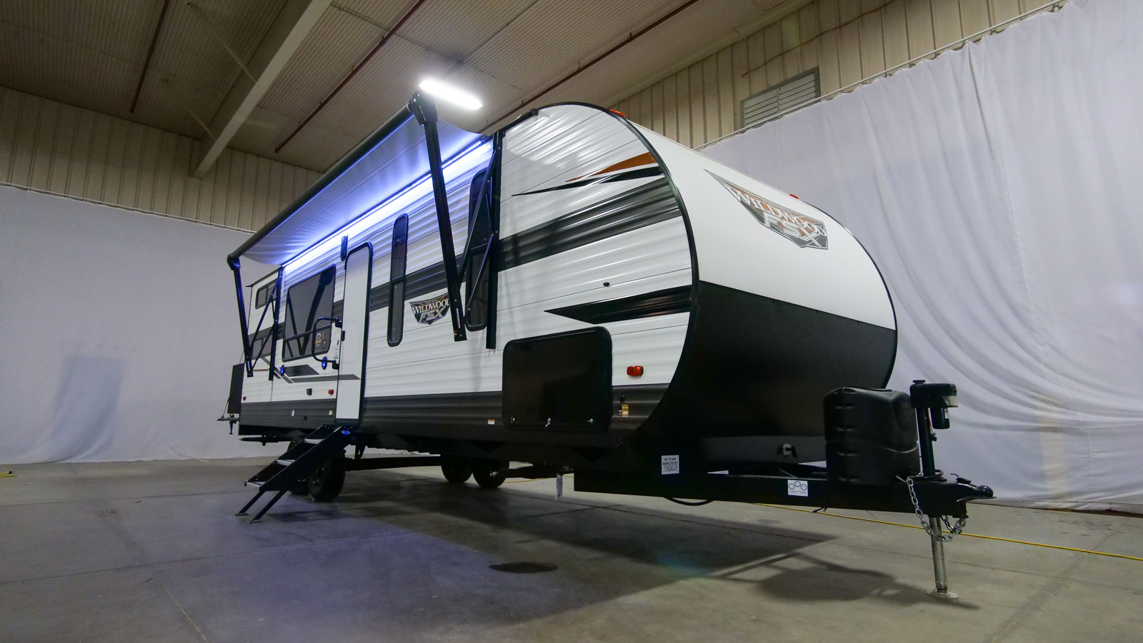 Two 2019 Prime Time Avenger 21TH Trailers parked under a night sky